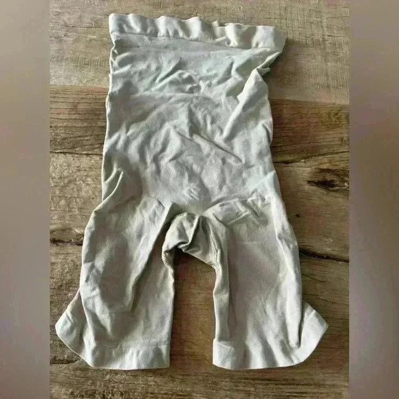 NEW Skims High Waist Seamless Sculpt Mid Thigh Shorts ~ XL - Picture 5 of 8